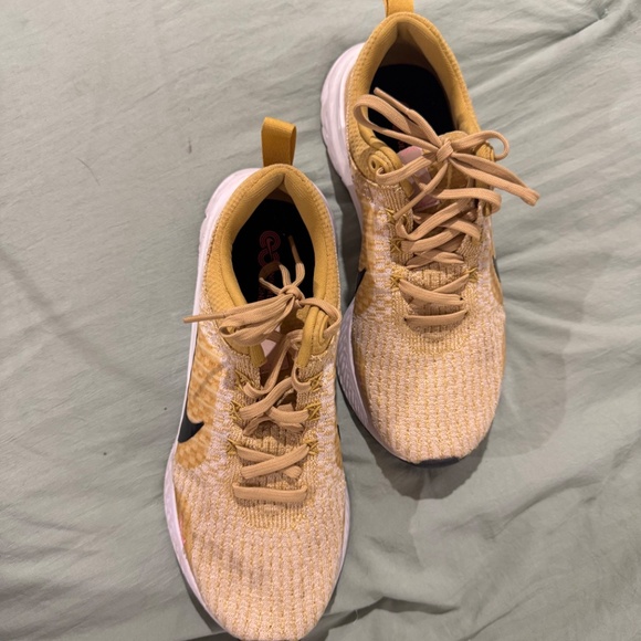 Nike React Flyknit - Picture 2 of 2